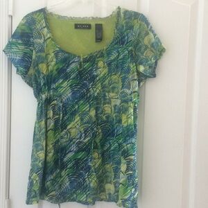 FINAL MARKDOWN Ladies axcess top large
